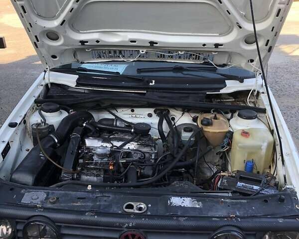 Белый Фольксваген Гольф, объемом двигателя 1.59 л и пробегом 287 тыс. км за 2500 $, фото 3 на Automoto.ua