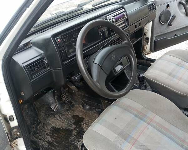 Белый Фольксваген Гольф, объемом двигателя 1.59 л и пробегом 132 тыс. км за 2500 $, фото 15 на Automoto.ua