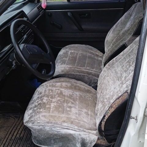 Білий Фольксваген Гольф, об'ємом двигуна 1.8 л та пробігом 1000 тис. км за 1200 $, фото 2 на Automoto.ua