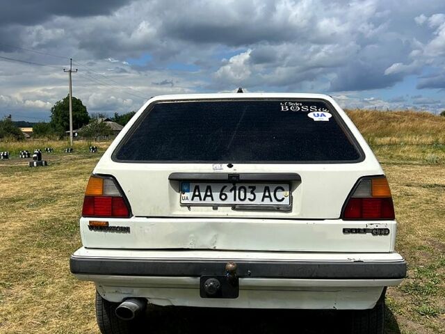 Белый Фольксваген Гольф, объемом двигателя 1.6 л и пробегом 250 тыс. км за 1350 $, фото 2 на Automoto.ua