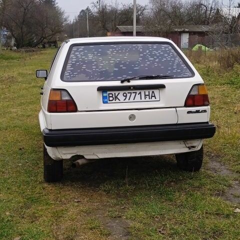 Білий Фольксваген Гольф, об'ємом двигуна 1.8 л та пробігом 1000 тис. км за 1200 $, фото 5 на Automoto.ua