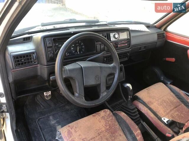 Белый Фольксваген Гольф, объемом двигателя 1.59 л и пробегом 287 тыс. км за 2500 $, фото 2 на Automoto.ua