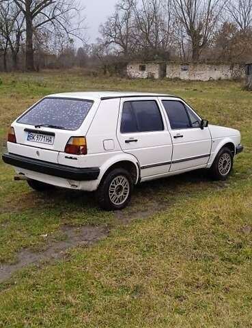 Белый Фольксваген Гольф, объемом двигателя 1.8 л и пробегом 999 тыс. км за 1100 $, фото 3 на Automoto.ua