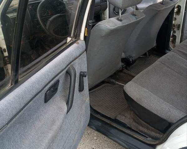 Белый Фольксваген Гольф, объемом двигателя 1.59 л и пробегом 132 тыс. км за 2500 $, фото 11 на Automoto.ua