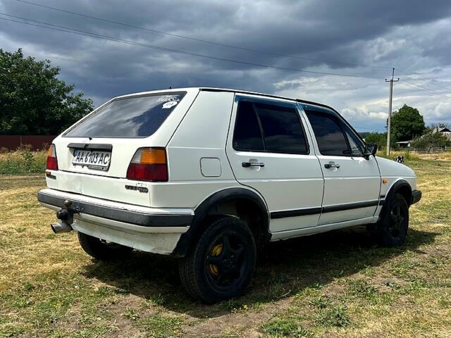 Белый Фольксваген Гольф, объемом двигателя 1.6 л и пробегом 250 тыс. км за 1350 $, фото 1 на Automoto.ua