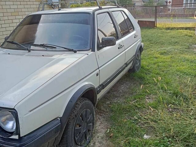 Белый Фольксваген Гольф, объемом двигателя 1.3 л и пробегом 200 тыс. км за 700 $, фото 3 на Automoto.ua