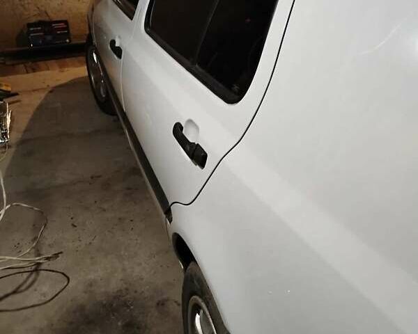 Белый Фольксваген Гольф, объемом двигателя 1.59 л и пробегом 382 тыс. км за 2000 $, фото 18 на Automoto.ua