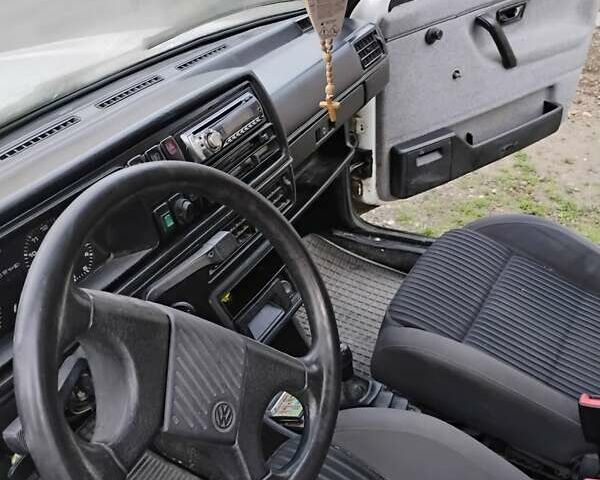 Белый Фольксваген Гольф, объемом двигателя 1.59 л и пробегом 382 тыс. км за 2000 $, фото 5 на Automoto.ua