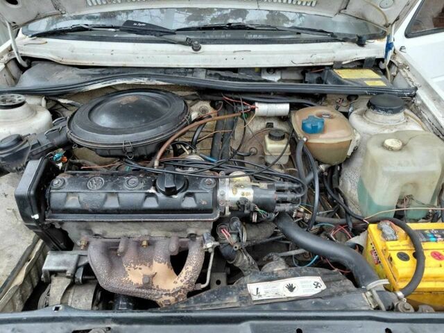 Білий Фольксваген Гольф, об'ємом двигуна 1.3 л та пробігом 1 тис. км за 1300 $, фото 4 на Automoto.ua