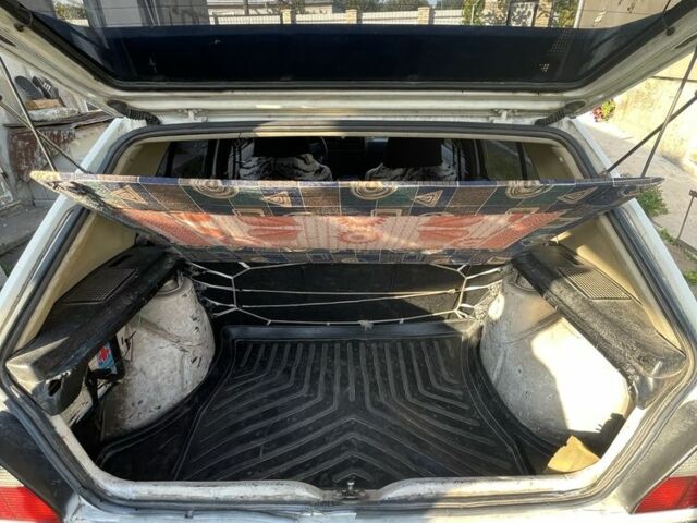 Белый Фольксваген Гольф, объемом двигателя 1.3 л и пробегом 350 тыс. км за 1300 $, фото 1 на Automoto.ua