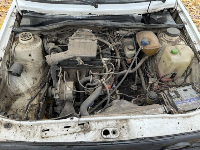 Білий Фольксваген Гольф, об'ємом двигуна 1.6 л та пробігом 300 тис. км за 800 $, фото 15 на Automoto.ua