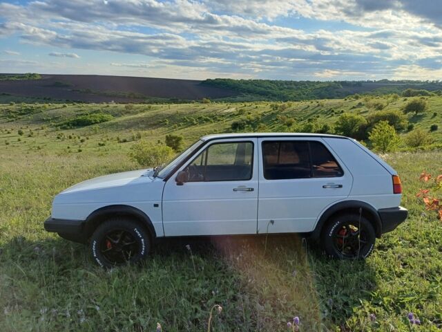 Белый Фольксваген Гольф, объемом двигателя 1.6 л и пробегом 500 тыс. км за 1500 $, фото 4 на Automoto.ua