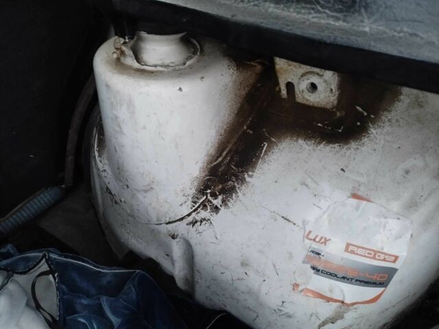 Белый Фольксваген Гольф, объемом двигателя 1.6 л и пробегом 321 тыс. км за 1250 $, фото 4 на Automoto.ua