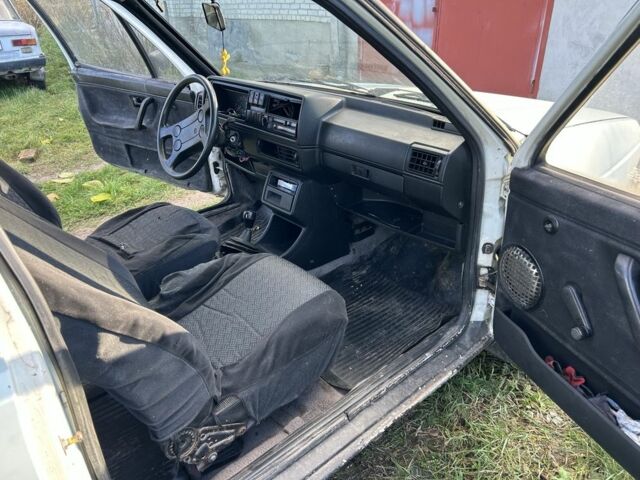 Белый Фольксваген Гольф, объемом двигателя 1.8 л и пробегом 100 тыс. км за 626 $, фото 4 на Automoto.ua