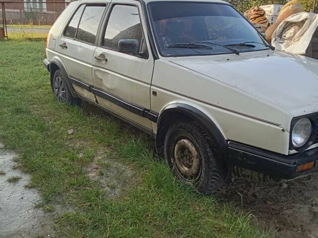 Белый Фольксваген Гольф, объемом двигателя 1.3 л и пробегом 200 тыс. км за 700 $, фото 2 на Automoto.ua