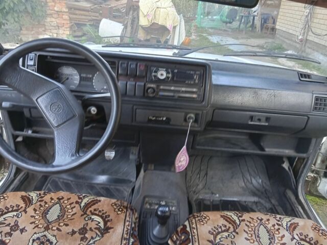 Белый Фольксваген Гольф, объемом двигателя 1.3 л и пробегом 200 тыс. км за 700 $, фото 4 на Automoto.ua