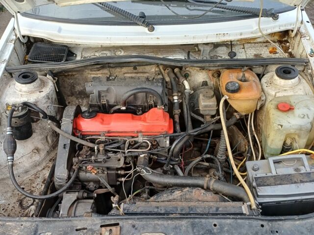 Белый Фольксваген Гольф, объемом двигателя 1.6 л и пробегом 500 тыс. км за 1500 $, фото 7 на Automoto.ua