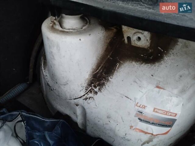 Белый Фольксваген Гольф, объемом двигателя 1.6 л и пробегом 298 тыс. км за 1250 $, фото 5 на Automoto.ua