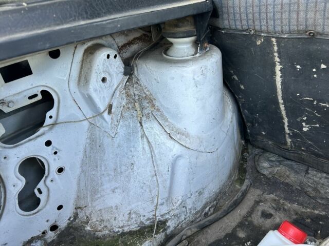 Белый Фольксваген Гольф, объемом двигателя 1.8 л и пробегом 100 тыс. км за 626 $, фото 6 на Automoto.ua