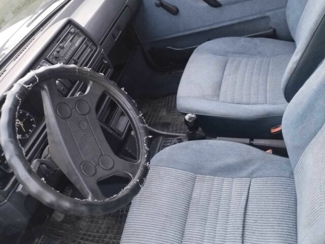 Белый Фольксваген Гольф, объемом двигателя 1.6 л и пробегом 321 тыс. км за 1250 $, фото 2 на Automoto.ua