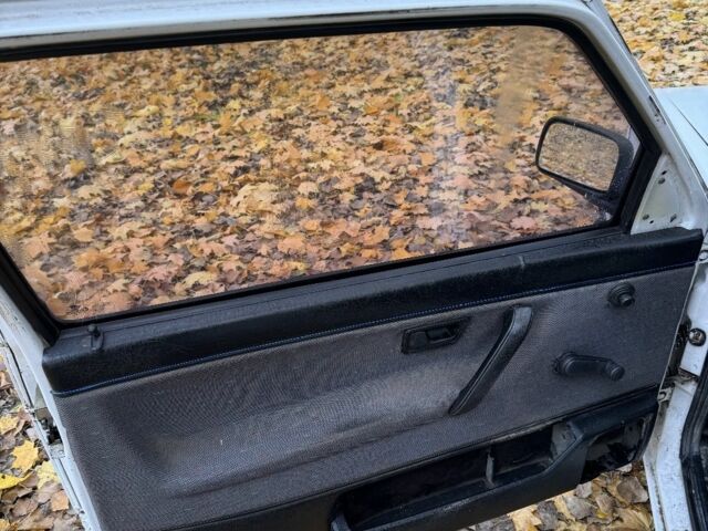 Білий Фольксваген Гольф, об'ємом двигуна 1.6 л та пробігом 300 тис. км за 800 $, фото 7 на Automoto.ua