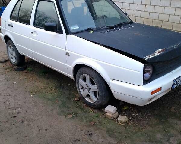 Белый Фольксваген Гольф, объемом двигателя 1.6 л и пробегом 180 тыс. км за 850 $, фото 4 на Automoto.ua