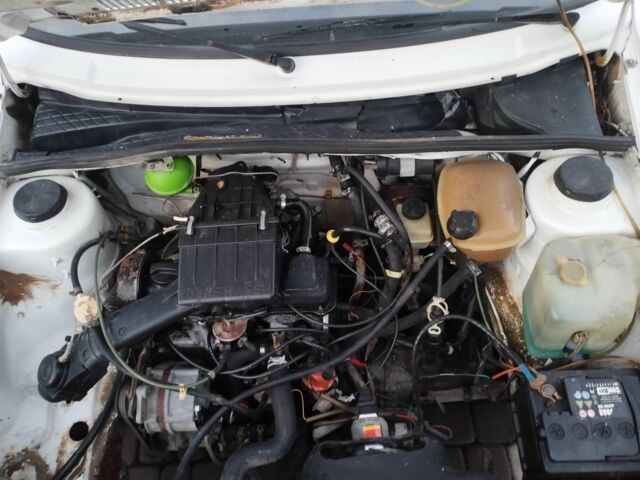 Белый Фольксваген Гольф, объемом двигателя 1.6 л и пробегом 321 тыс. км за 1250 $, фото 1 на Automoto.ua