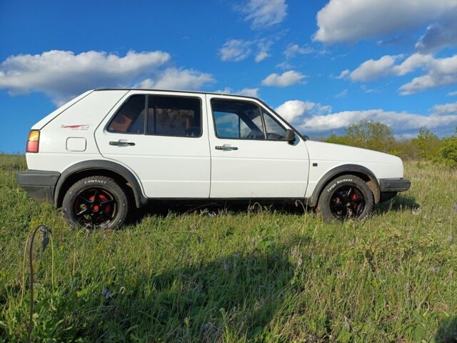 Белый Фольксваген Гольф, объемом двигателя 1.6 л и пробегом 500 тыс. км за 1500 $, фото 1 на Automoto.ua