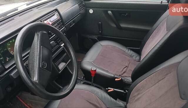 Белый Фольксваген Гольф, объемом двигателя 1.3 л и пробегом 389 тыс. км за 1450 $, фото 6 на Automoto.ua