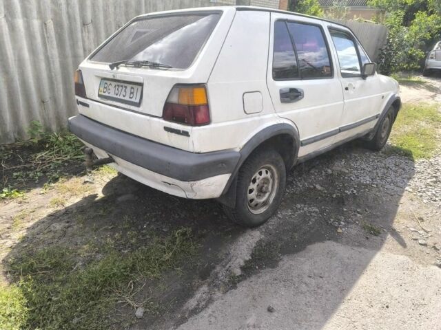 Білий Фольксваген Гольф, об'ємом двигуна 1.6 л та пробігом 300 тис. км за 672 $, фото 1 на Automoto.ua