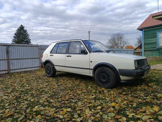 Белый Фольксваген Гольф, объемом двигателя 1.8 л и пробегом 485 тыс. км за 832 $, фото 9 на Automoto.ua