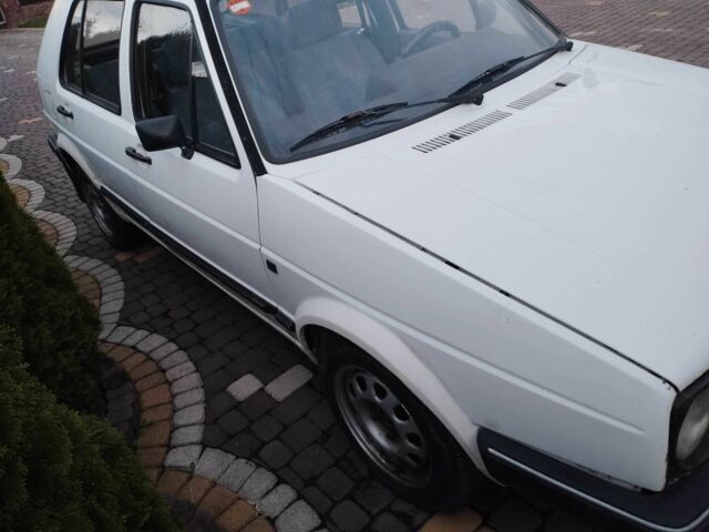 Белый Фольксваген Гольф, объемом двигателя 1.6 л и пробегом 321 тыс. км за 1250 $, фото 5 на Automoto.ua