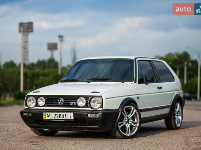 Білий Фольксваген Гольф, об'ємом двигуна 2 л та пробігом 2 тис. км за 10000 $, фото 44 на Automoto.ua