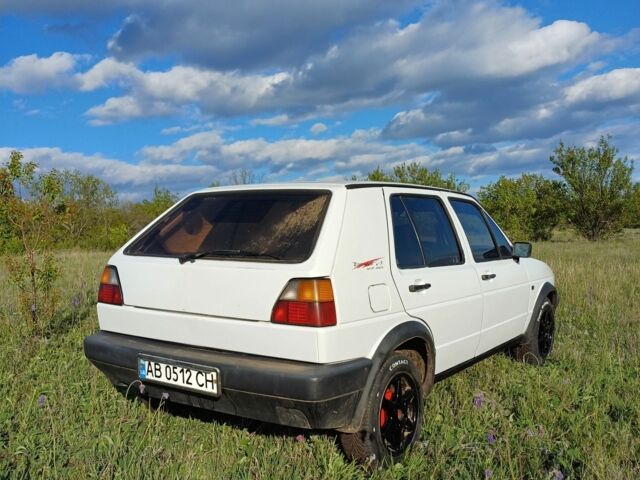 Белый Фольксваген Гольф, объемом двигателя 1.6 л и пробегом 500 тыс. км за 1500 $, фото 2 на Automoto.ua