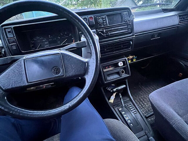 Белый Фольксваген Гольф, объемом двигателя 1.6 л и пробегом 250 тыс. км за 1300 $, фото 4 на Automoto.ua