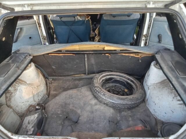 Белый Фольксваген Гольф, объемом двигателя 1.3 л и пробегом 200 тыс. км за 700 $, фото 5 на Automoto.ua