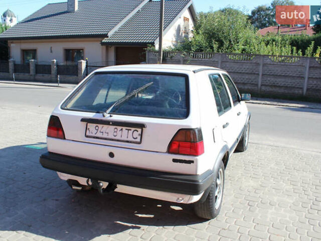 Белый Фольксваген Гольф, объемом двигателя 1.6 л и пробегом 333 тыс. км за 2500 $, фото 16 на Automoto.ua