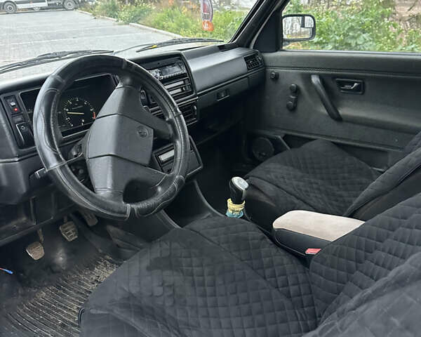 Белый Фольксваген Гольф, объемом двигателя 1.6 л и пробегом 225 тыс. км за 1150 $, фото 6 на Automoto.ua