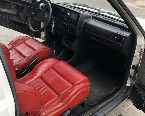 Белый Фольксваген Гольф, объемом двигателя 1.59 л и пробегом 500 тыс. км за 1800 $, фото 5 на Automoto.ua