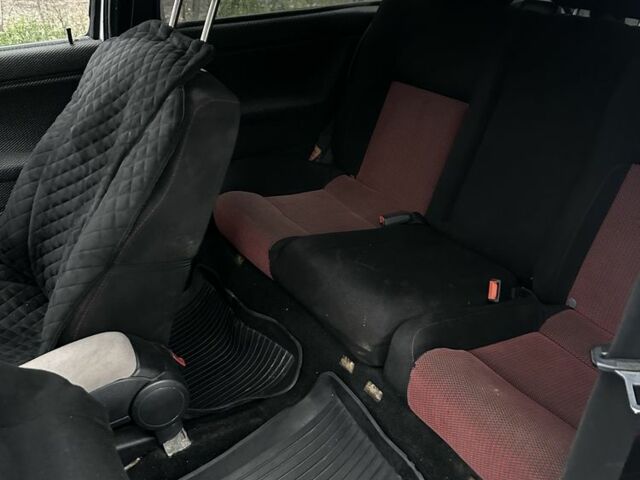 Белый Фольксваген Гольф, объемом двигателя 1.6 л и пробегом 255 тыс. км за 1150 $, фото 4 на Automoto.ua