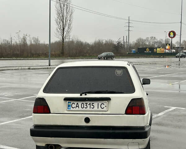 Белый Фольксваген Гольф, объемом двигателя 1.3 л и пробегом 325 тыс. км за 1300 $, фото 4 на Automoto.ua