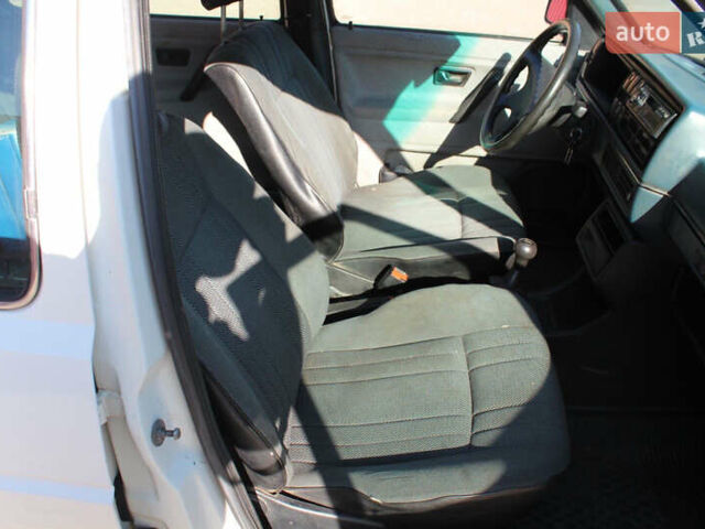 Белый Фольксваген Гольф, объемом двигателя 1.6 л и пробегом 333 тыс. км за 2500 $, фото 30 на Automoto.ua