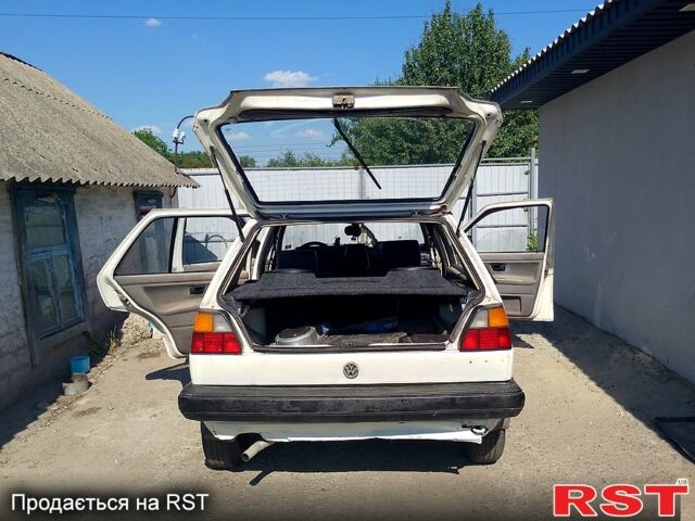 Белый Фольксваген Гольф, объемом двигателя 1.6 л и пробегом 100 тыс. км за 2000 $, фото 3 на Automoto.ua