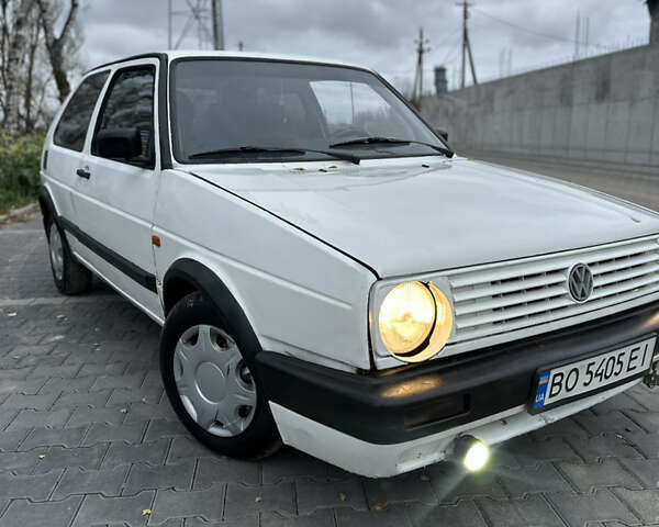 Белый Фольксваген Гольф, объемом двигателя 1.6 л и пробегом 225 тыс. км за 1150 $, фото 11 на Automoto.ua