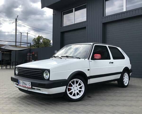 Белый Фольксваген Гольф, объемом двигателя 1.59 л и пробегом 500 тыс. км за 1800 $, фото 2 на Automoto.ua