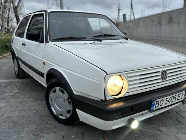 Белый Фольксваген Гольф, объемом двигателя 1.6 л и пробегом 255 тыс. км за 1150 $, фото 1 на Automoto.ua