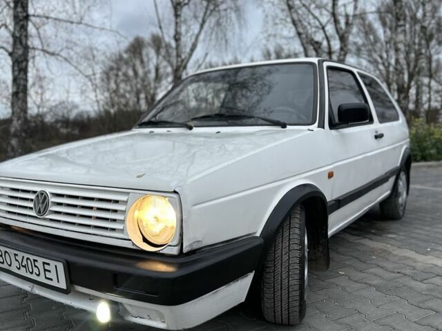 Белый Фольксваген Гольф, объемом двигателя 1.6 л и пробегом 255 тыс. км за 1150 $, фото 2 на Automoto.ua