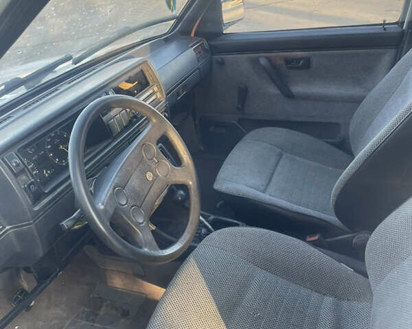 Білий Фольксваген Гольф, об'ємом двигуна 1.8 л та пробігом 400 тис. км за 750 $, фото 16 на Automoto.ua