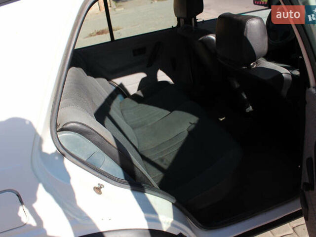 Белый Фольксваген Гольф, объемом двигателя 1.6 л и пробегом 333 тыс. км за 2500 $, фото 38 на Automoto.ua