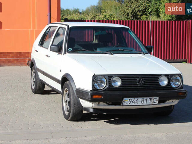 Белый Фольксваген Гольф, объемом двигателя 1.6 л и пробегом 333 тыс. км за 2500 $, фото 5 на Automoto.ua